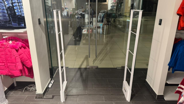 Магазин Original Marines, г. Сочи, ТРЦ МореМолл - проход 180 см