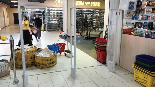 Магазин Смешные цены, г. Москва, ул. Шарикоподшипниковская 11 стр 5 - проход 140 см