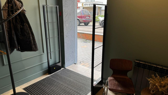 Магазин Тишина: Винил и Звук, г. Калининград, 1-й Октябрьский пр. 5 - проход 1 метр