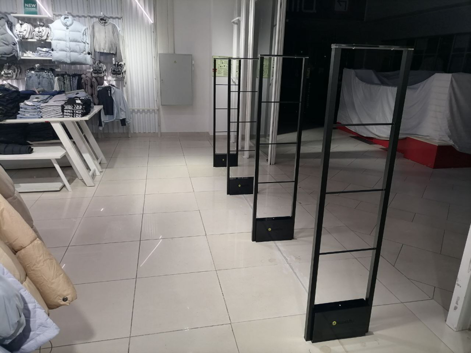 Магазин STOLNIK, г. Екатеринбург, ТРЦ Академический - проход 360 см3