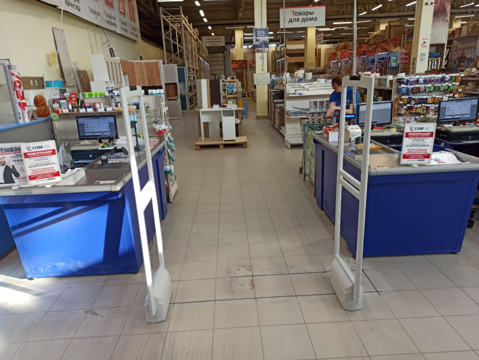 Гипермаркет Сом, г. Тобольск, переулок Рощинский 68В/2 - 3 прохода с разной шириной2