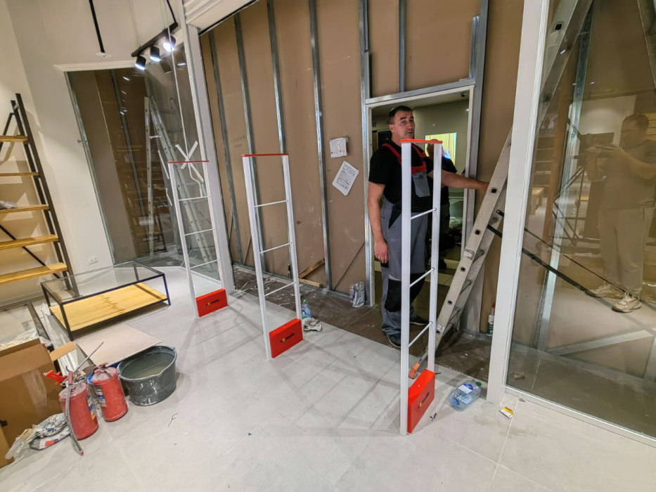 Магазин Levi's, г. Санкт-Петербург, ТРЦ Галерея - проход 3 метра0