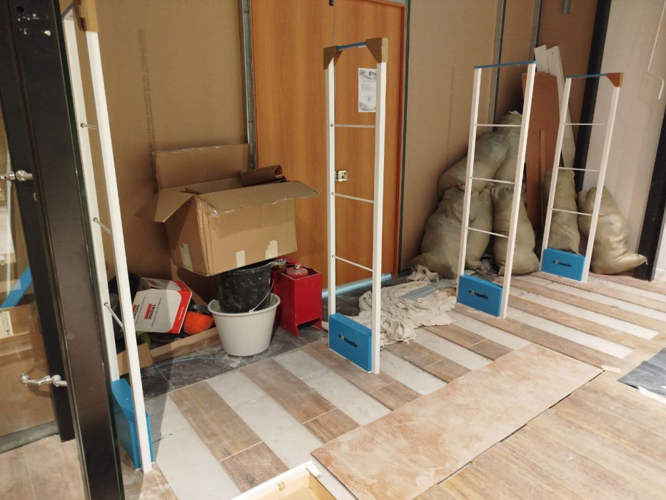 Магазин Levi's, г. Новосибирск, ТЦ Мега - проход 4 метра0