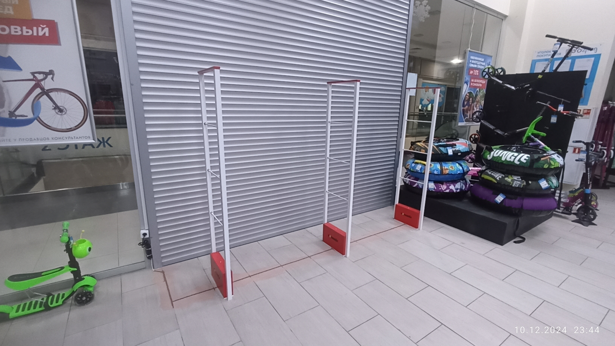 Магазин Велоград, г. Казань, ТЦ Горки Парк - 2 прохода по 250 см0