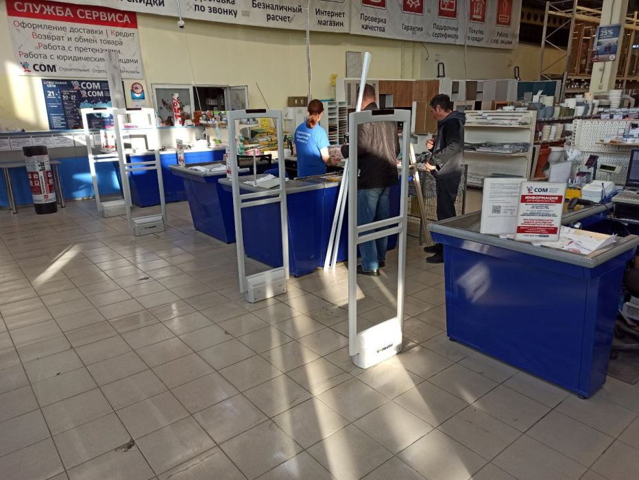 Гипермаркет Сом, г. Тобольск, переулок Рощинский 68В/2 - 3 прохода с разной шириной1