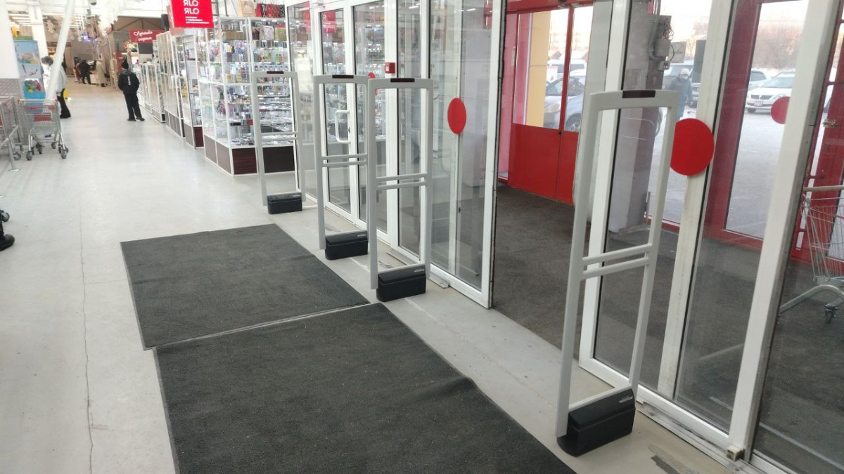 Гипермаркет Абсолют, г. Улан-Удэ, ул. Строителей 17 - 4 прохода по 2 метра0