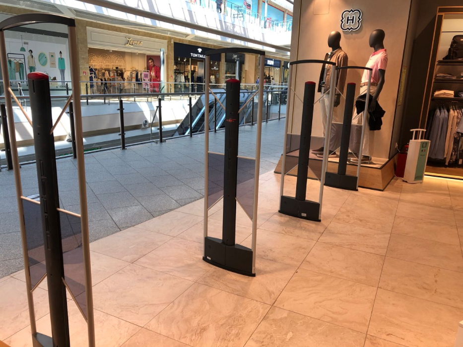 Магазин HENDERSON, г. Нижний Новгород, ТРЦ Фантастика - проход 550 см1