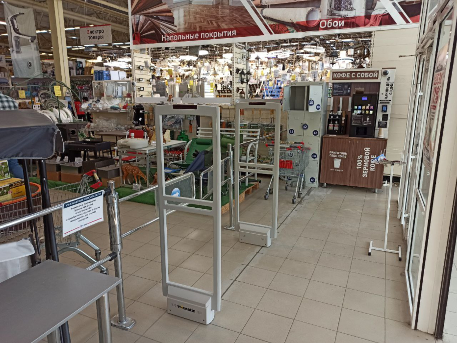 Гипермаркет Сом, г. Тобольск, переулок Рощинский 68В/2 - 3 прохода с разной шириной6