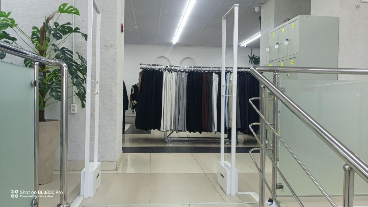 Магазин Nikol, Республика Казахстан, г. Павлодар, ул. Камзина 51 - проход 1 метр2