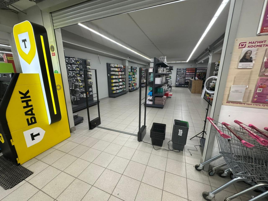 Магазин HOCO, г. Пенза, проспект Строителей 50А - проход 3 метра2