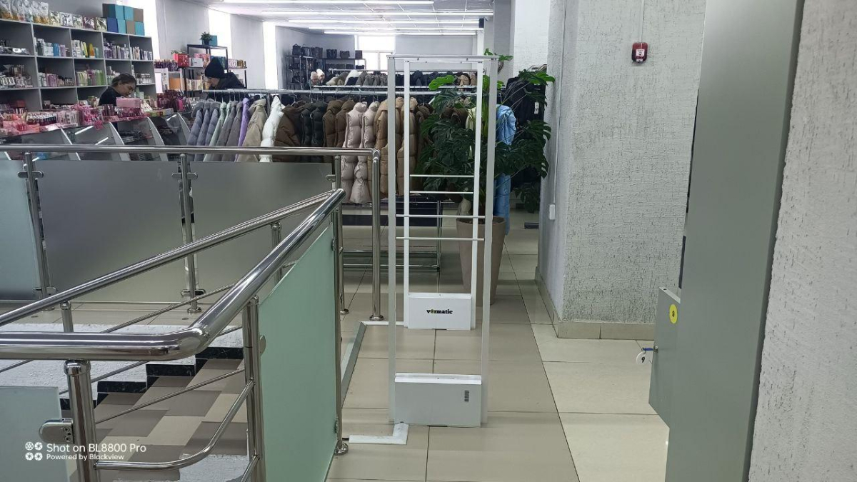 Магазин Nikol, Республика Казахстан, г. Павлодар, ул. Камзина 51 - проход 1 метр1