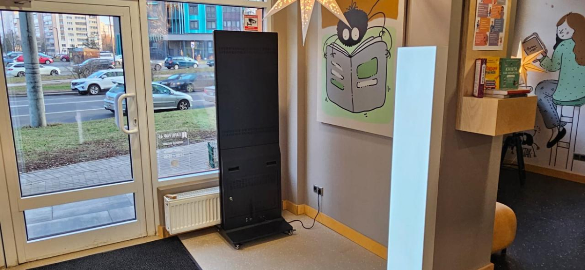 Магазин Параграф 45, Беларусь, г. Минск, ул. Леонида Беды 45 - установка рекламного экрана3