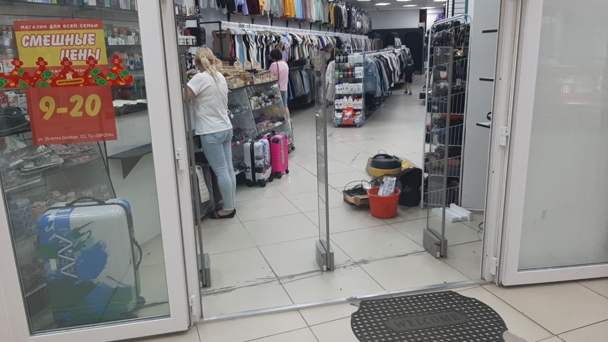 Магазин Смешные Цены, г. Воронеж, ТЦ Европа - проход 220 см1
