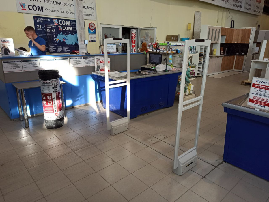 Гипермаркет Сом, г. Тобольск, переулок Рощинский 68В/2 - 3 прохода с разной шириной3