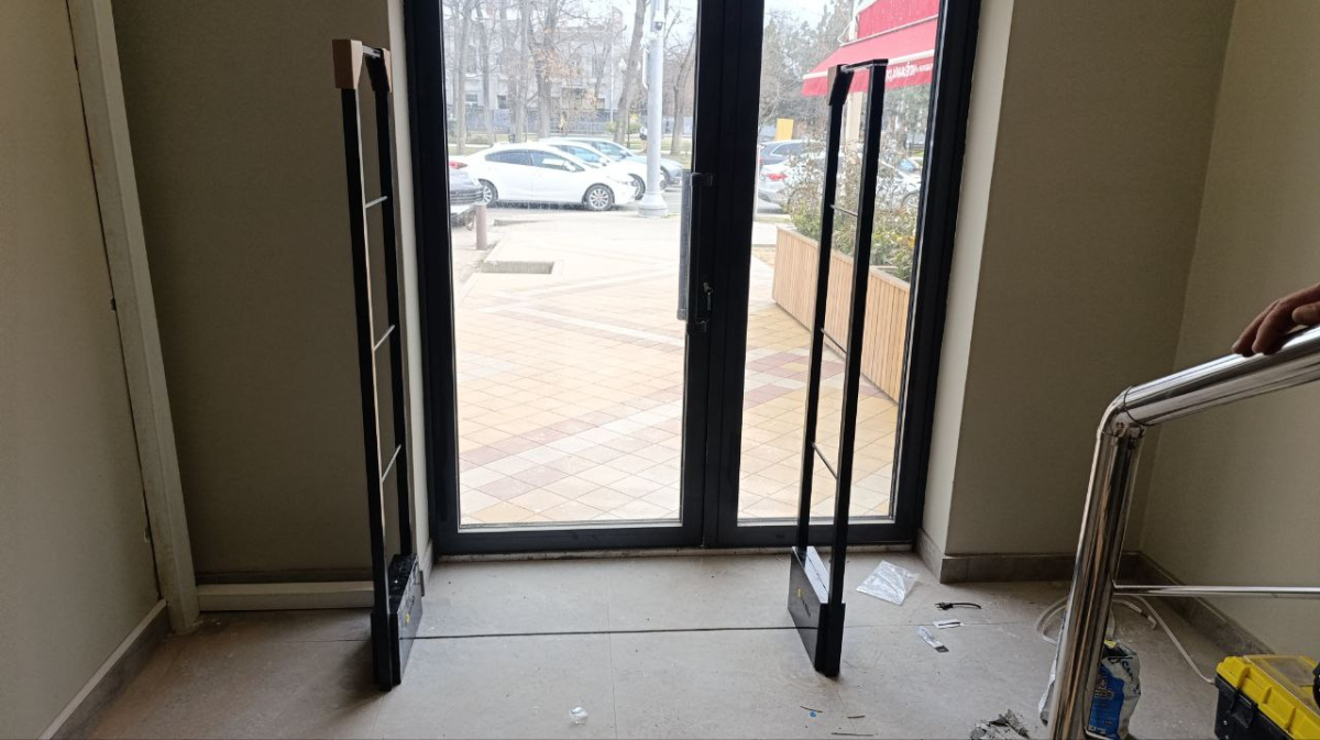 Магазин Мюнхен, г. Краснодар, ул. Красная 127 - проход 1 метр0