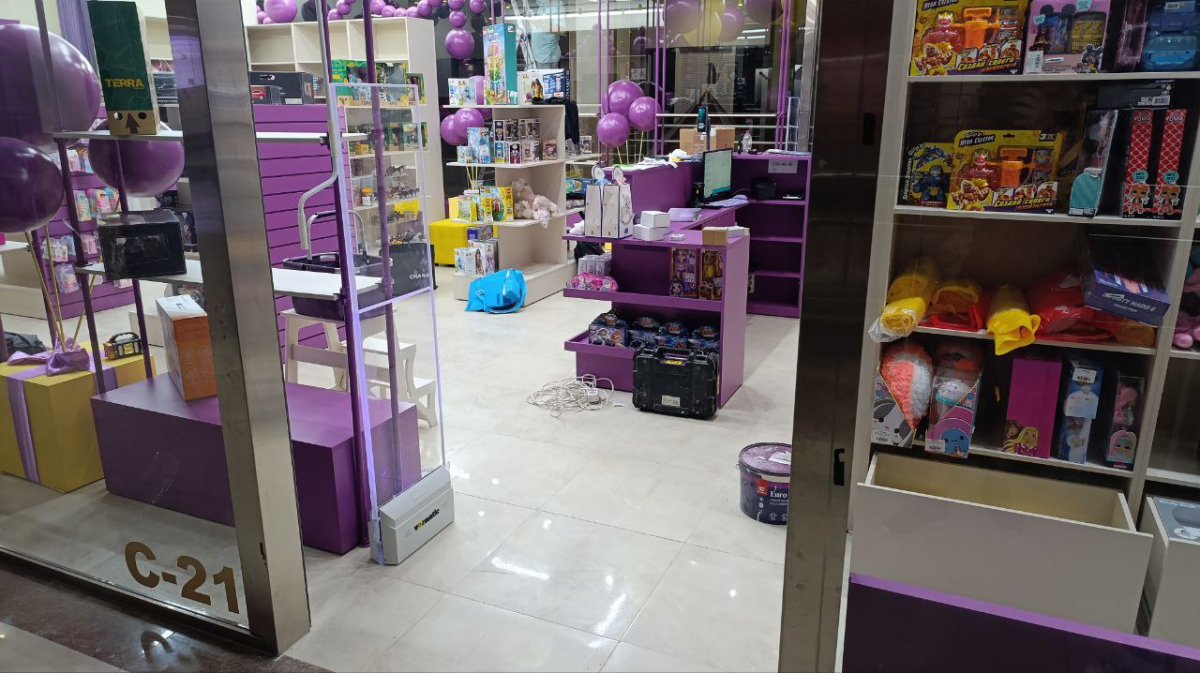 Магазин Magic Toys, г. Краснодар, ТЦ Красная Площадь - 2 прохода по 140 см0