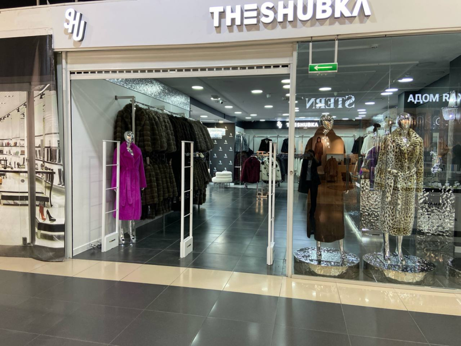 Магазин THE SHUBKA, г. Томск, ТЦ Смайл City - проход 3 метра0