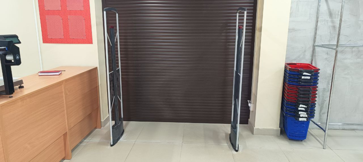 Секонд-хенд Лондон, г. Смоленск, ул. Багратиона 51/12  - проход 180 см1