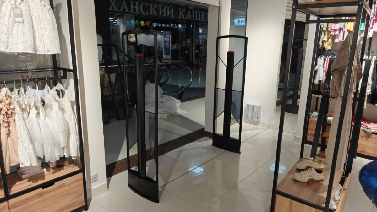 Магазин Васиса, г. Красногорск, ТЦ Солнечный Рай - проход 180 см1