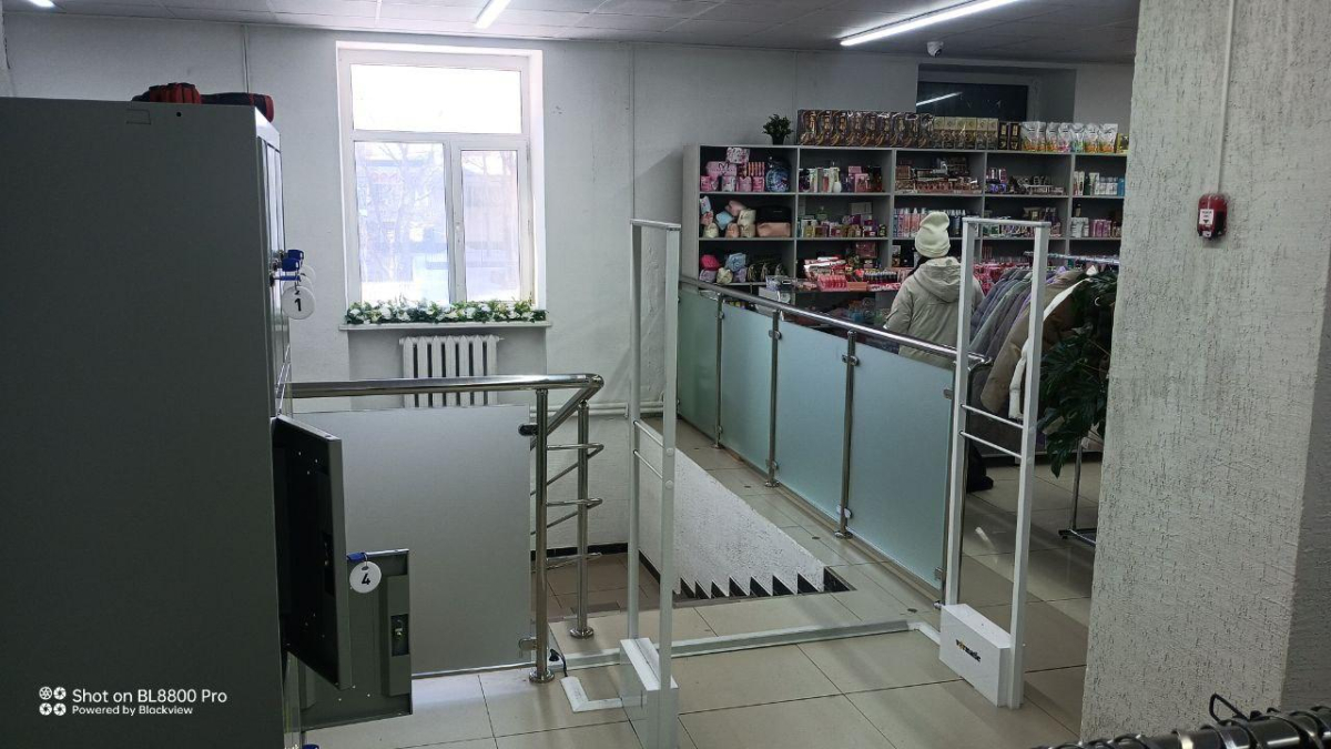 Магазин Nikol, Республика Казахстан, г. Павлодар, ул. Камзина 51 - проход 1 метр0