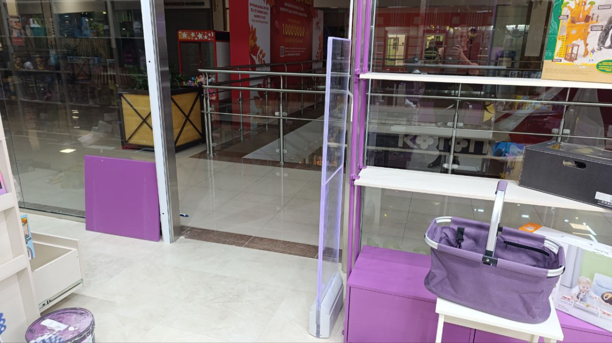 Магазин Magic Toys, г. Краснодар, ТЦ Красная Площадь - 2 прохода по 140 см1